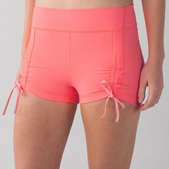 NWT Lululemon Liberty Short GRPF/BLEC coral Sz 4 - Picture 1 of 8